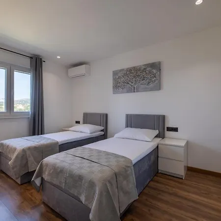 C'est La Vie Holiday home