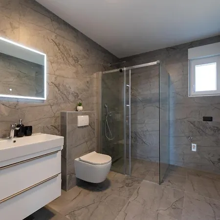 C'est La Vie Holiday home