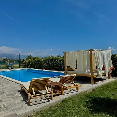 C'est La Vie Holiday home