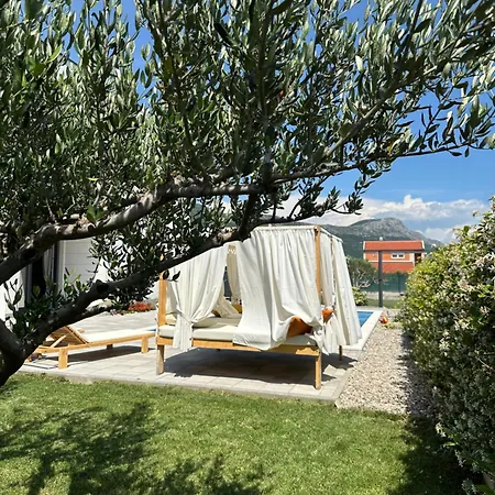 C'est La Vie Kastela