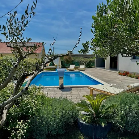 C'est La Vie Holiday home