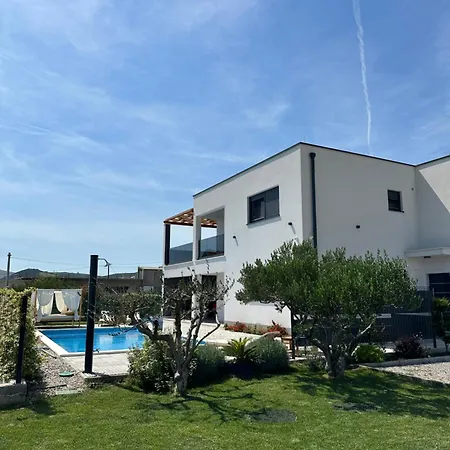 C'est La Vie * Kaštela