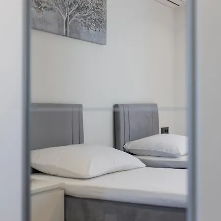 C'est La Vie Kaštela