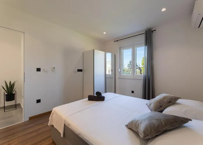 C'est La Vie Kaštela