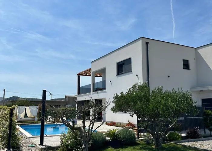 C'est La Vie * Kaštela